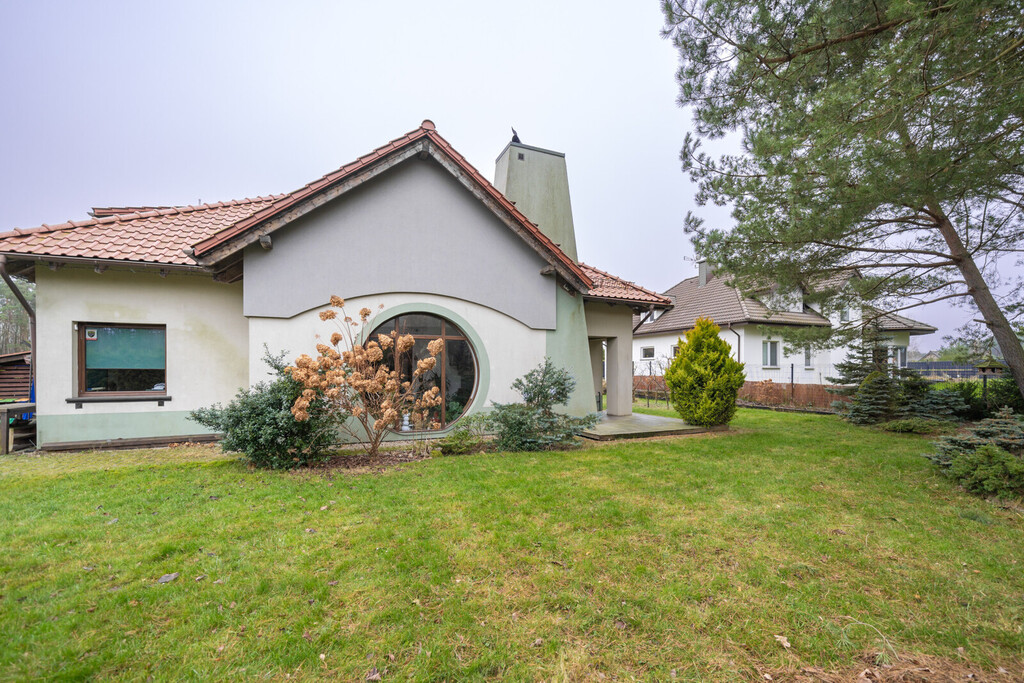 Nowoczesny dom z antresolą i dużą działką