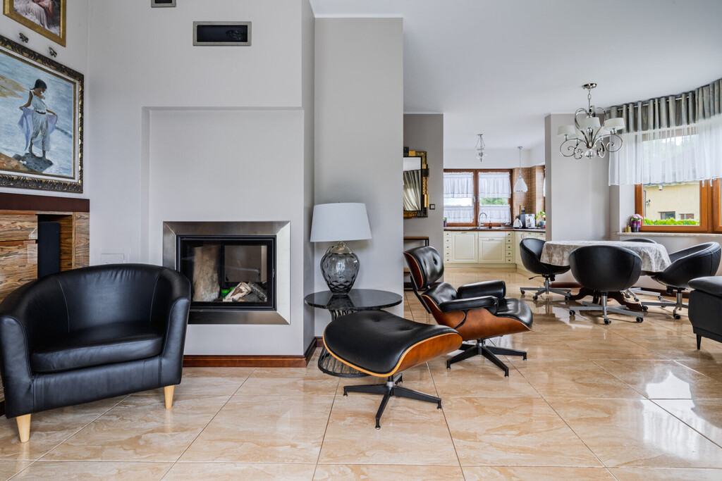 Ekskluzywny dom z dużą działką w Tuchomiu