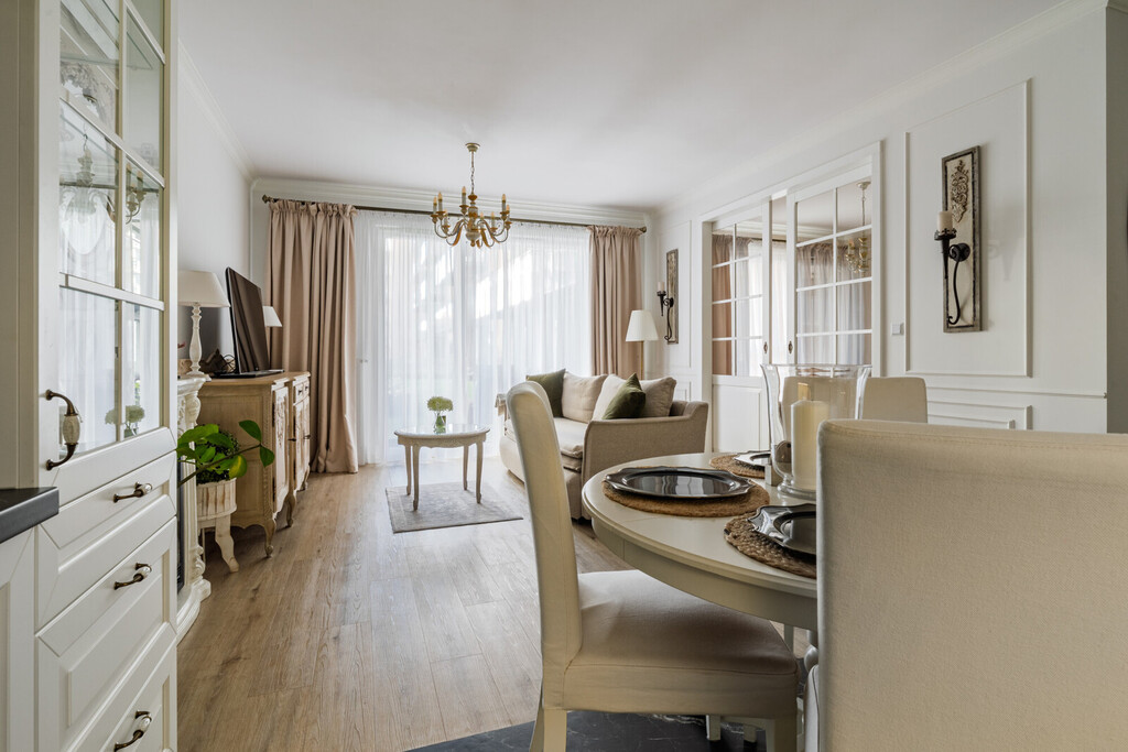 Stylowy apartament z halą garażową i tarasem