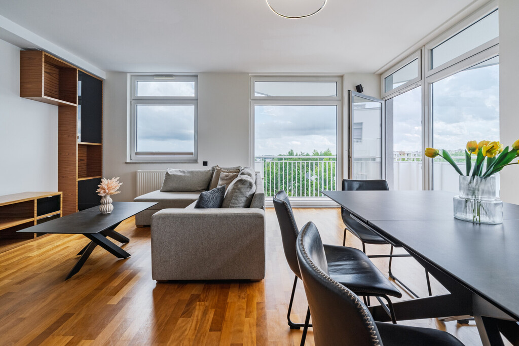 Przestronny apartament z tarasem i widokiem na las