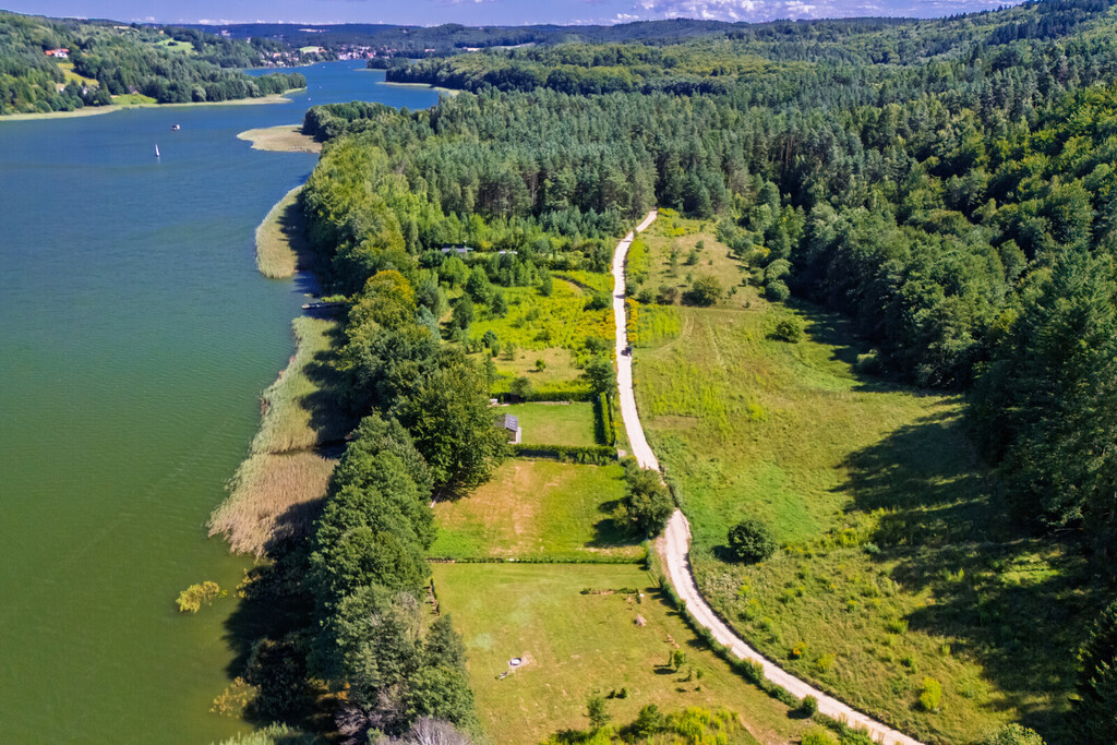 Sielskie działki nad Jeziorem Ostrzyckim