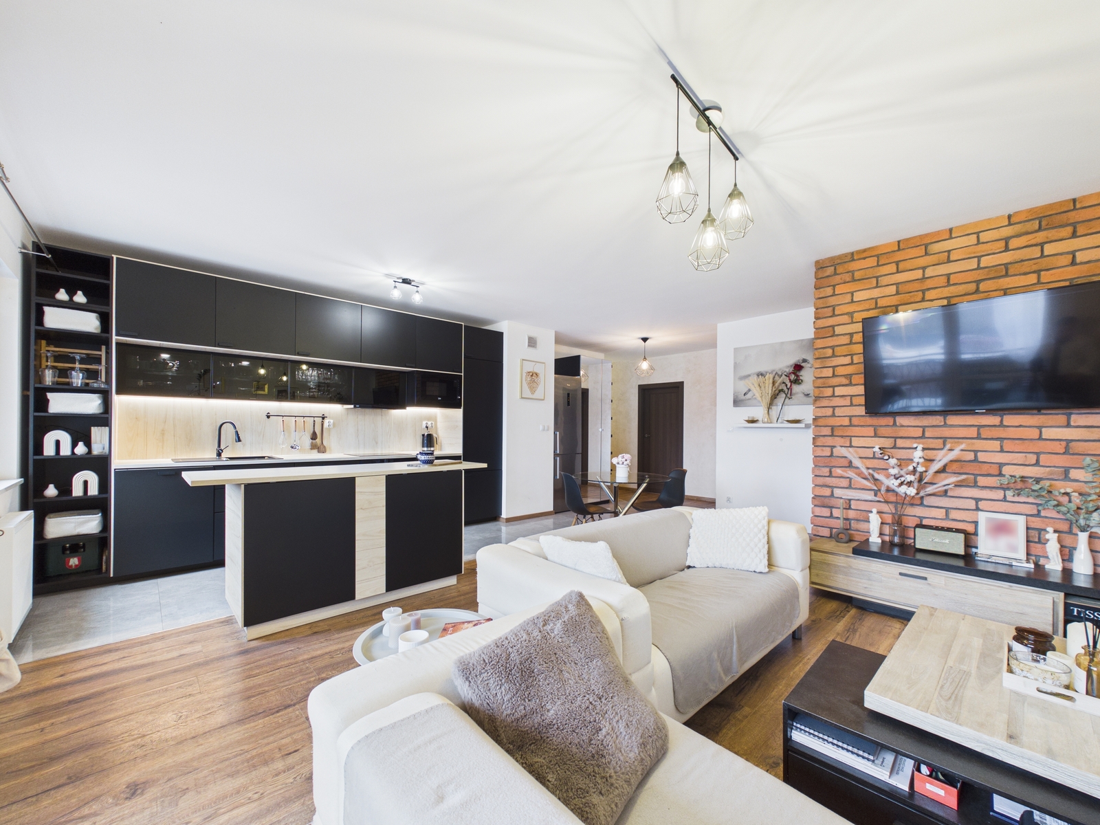 KRZYKI  / 3 Pokoje / komórka / taras / garaż