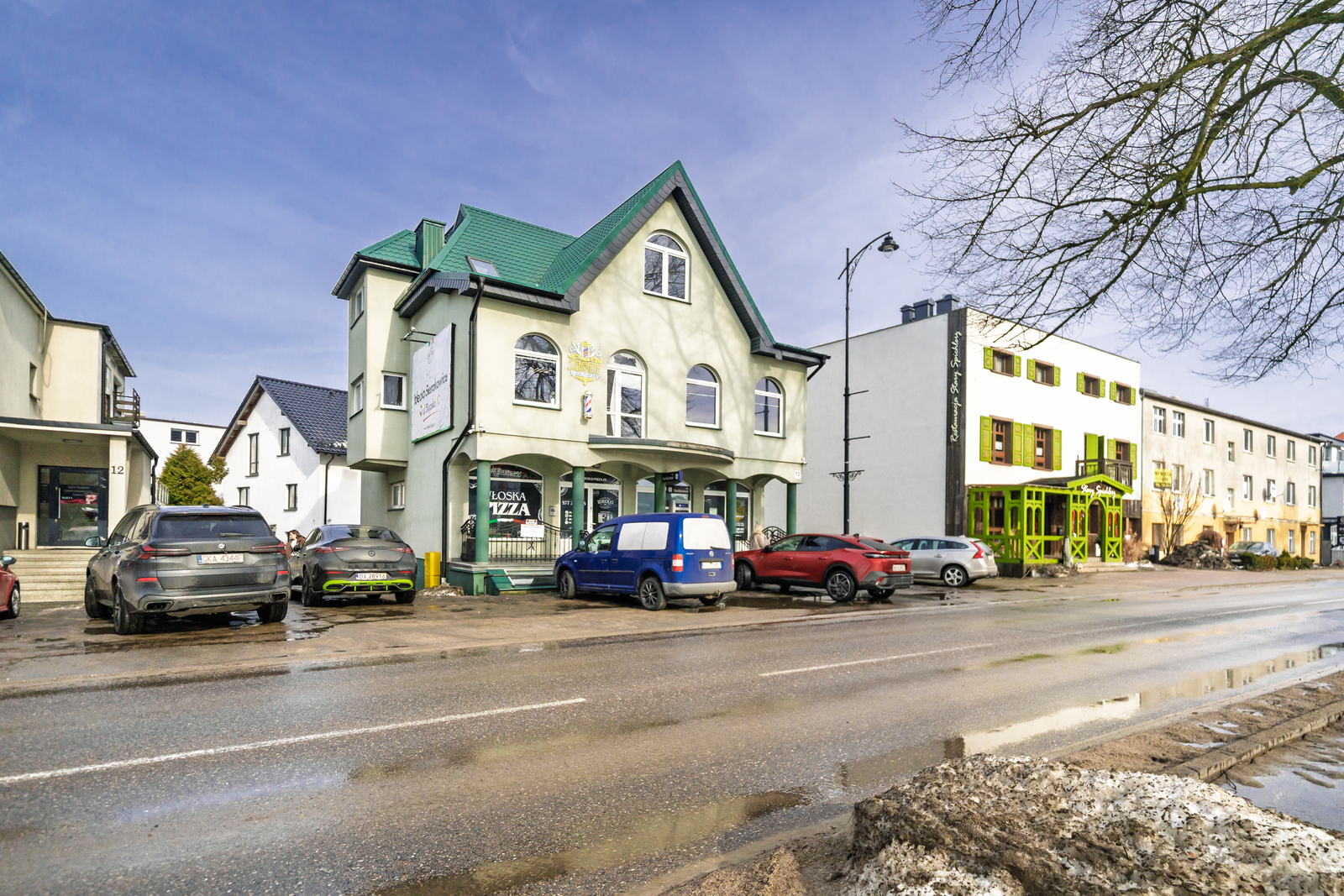 Budynek usługowy - 5 lokali, centrum Sierakowic.