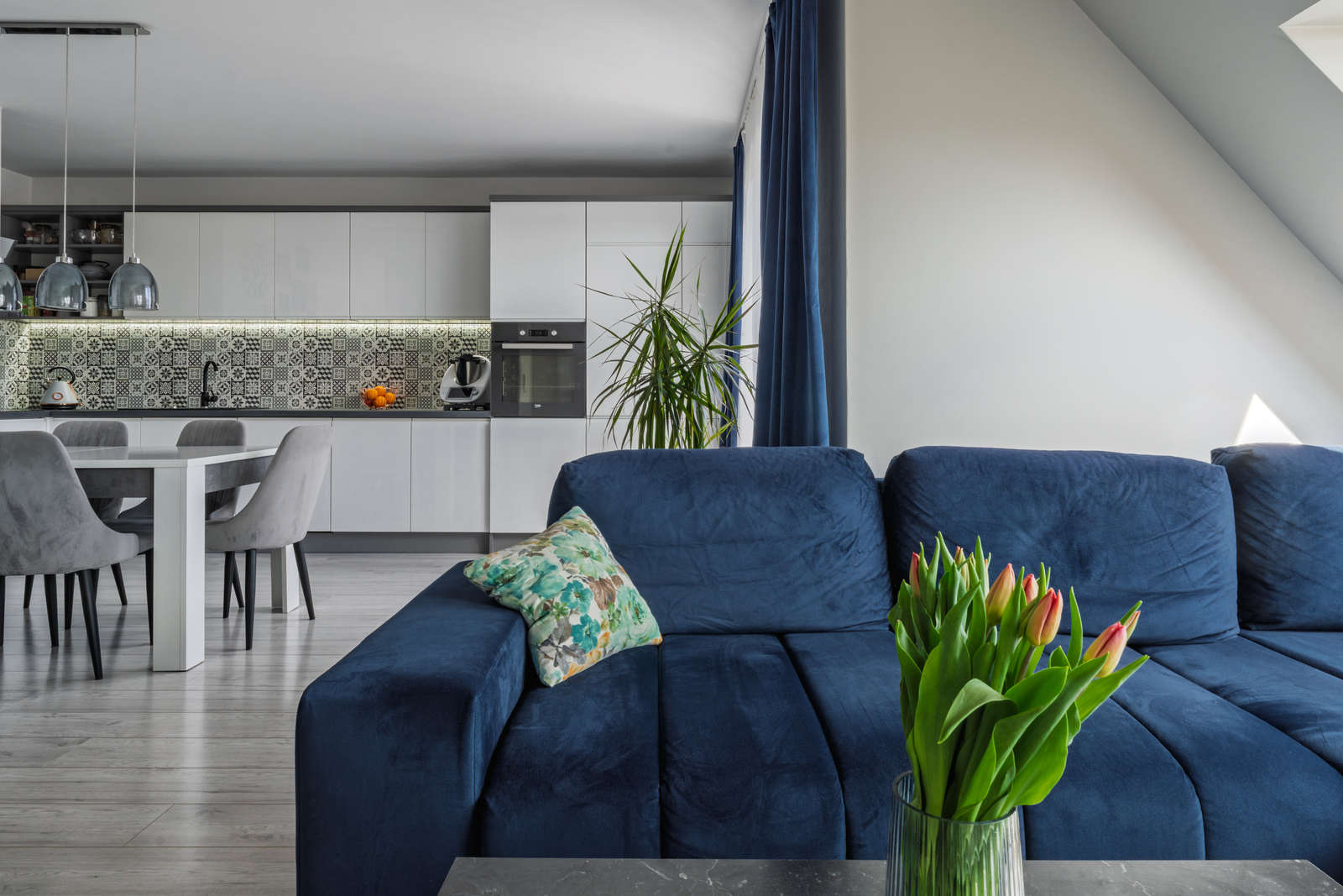 Komfort, styl i prywatność – mieszkanie z tarasem