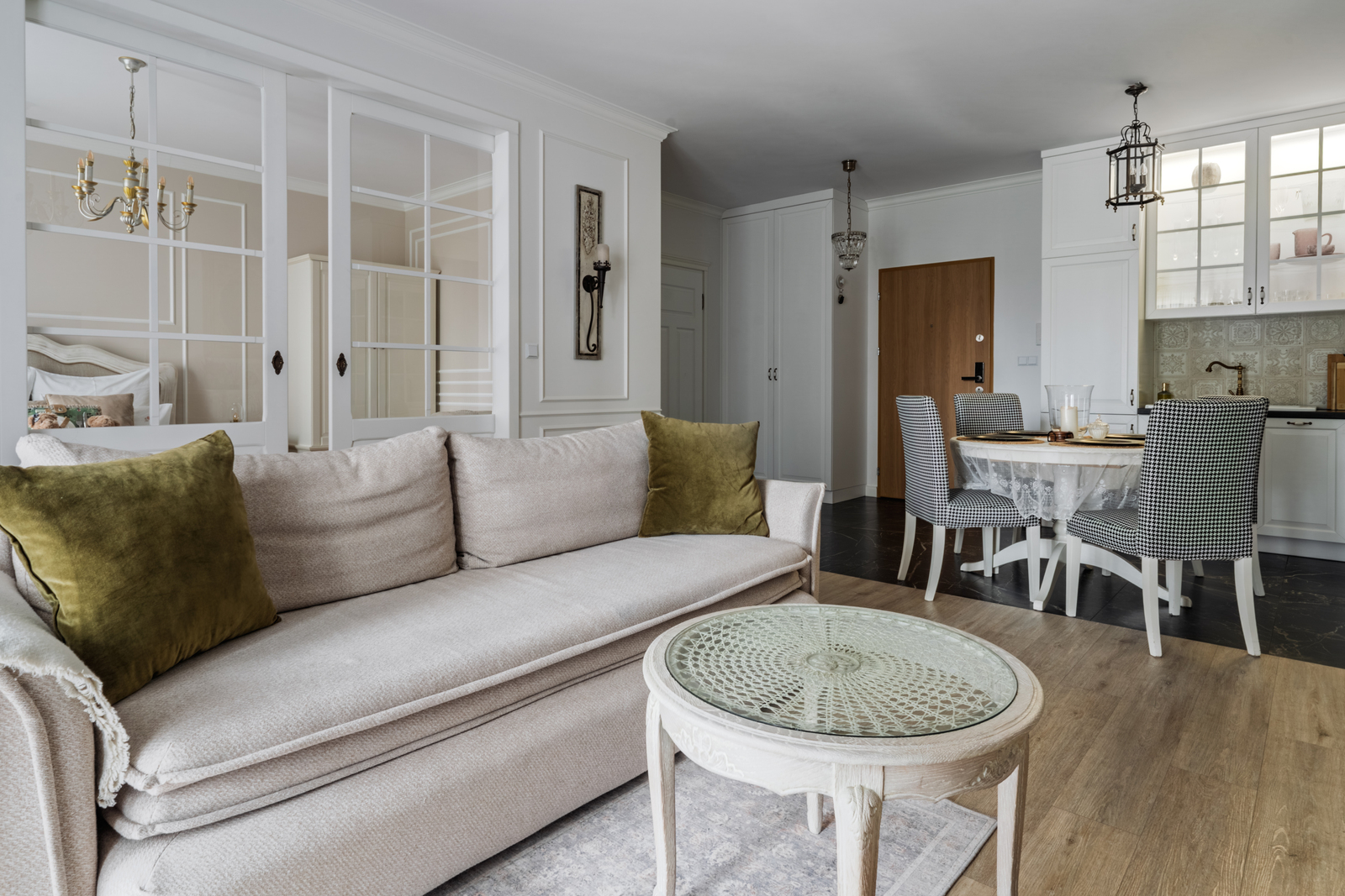 Stylowy apartament z halą garażową i tarasem
