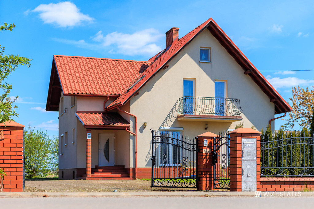 Будинок біля палацу в зелені, Нове-Бжесько, Сміловиці