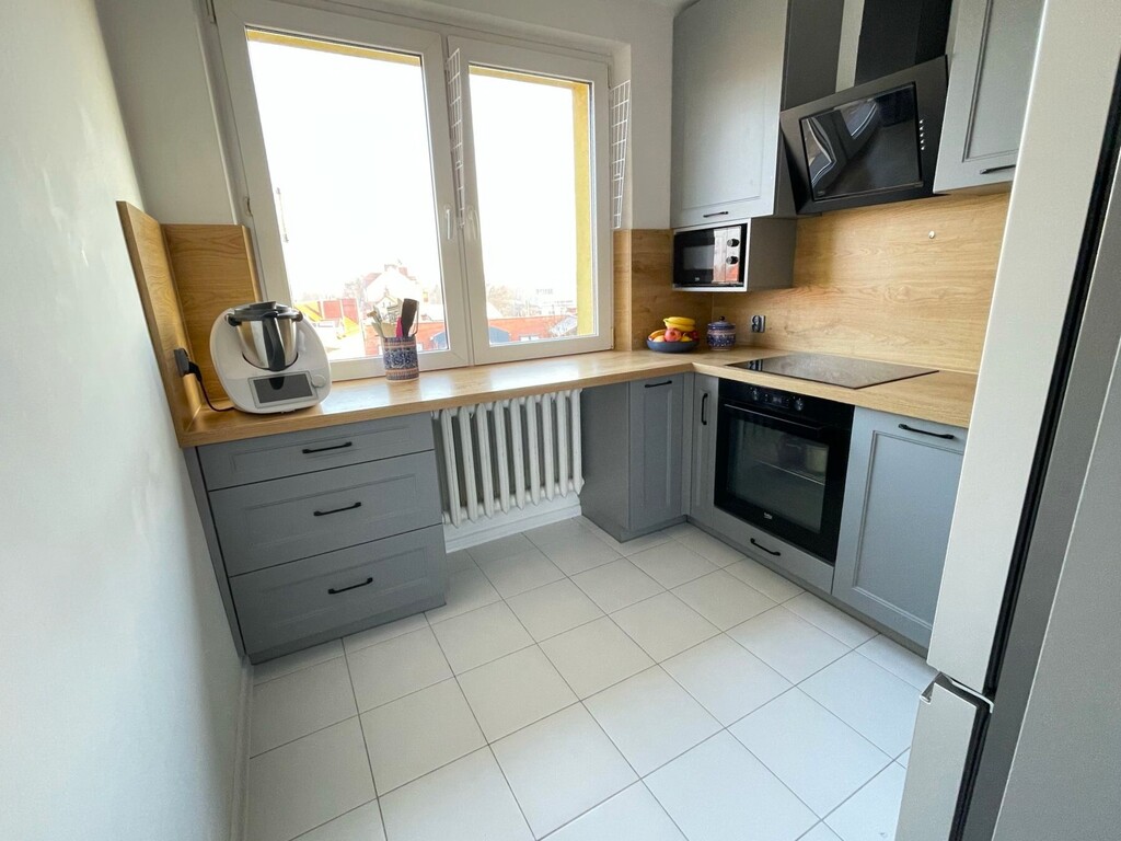 Dwupokojowe mieszkanie z balkonem i c.o. miejskim.