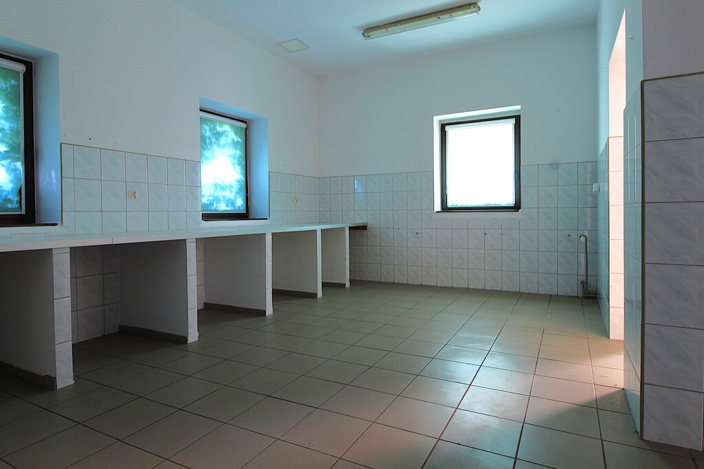 Obiekt na sprzedaż Strzyżno 4 261 m2 | Arka Nieruchomości