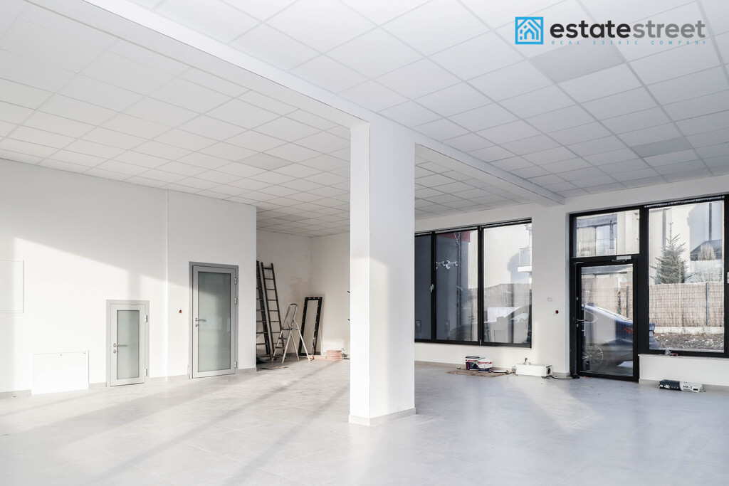 Parterowy lokal usługowy z witrynami - Tyniecka