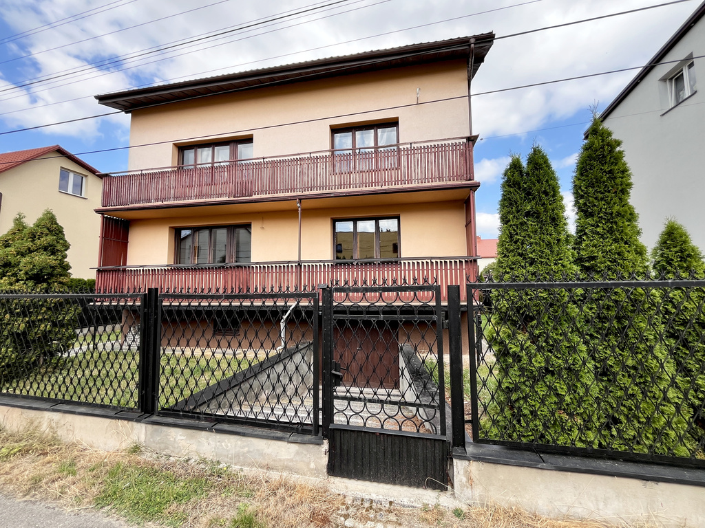 Dom Wolnostojący O Pow. 180m² W Suchedniowie