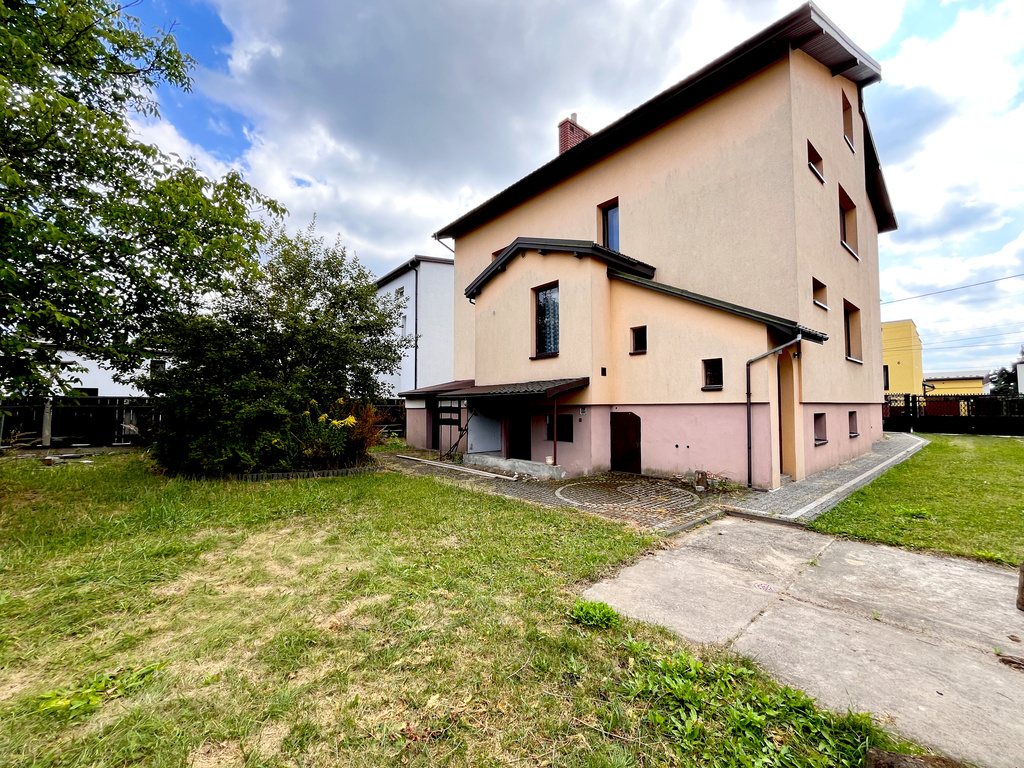 Dom Wolnostojący O Pow. 180m² W Suchedniowie