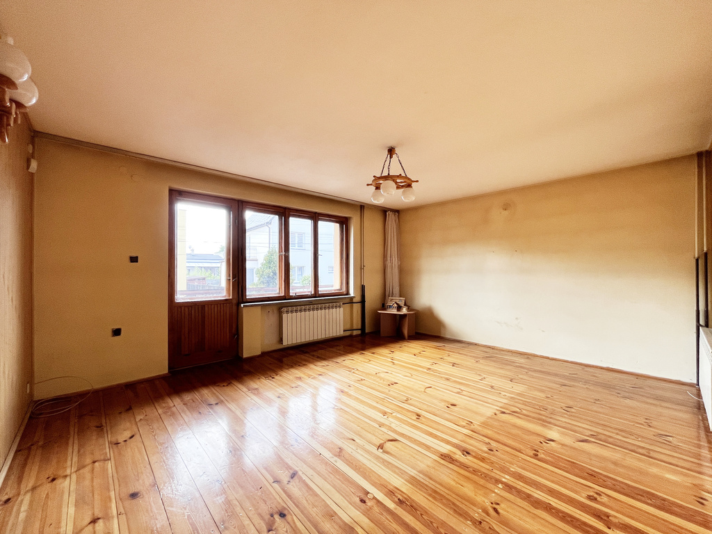 Dom Wolnostojący O Pow. 180m² W Suchedniowie