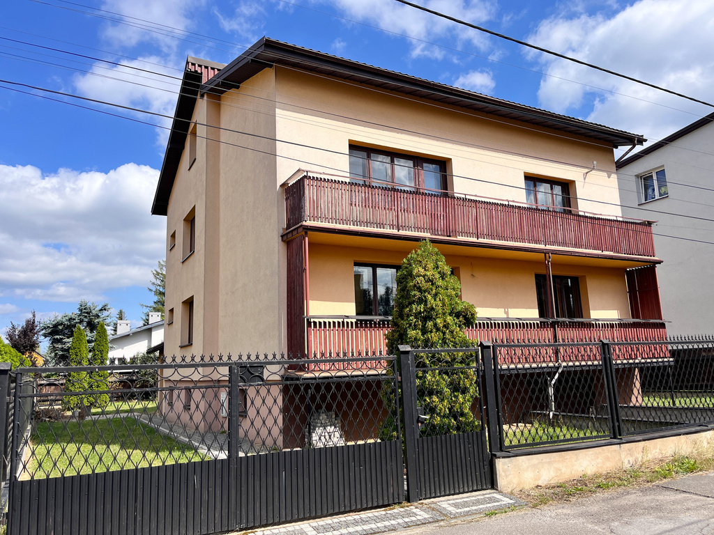 Dom Wolnostojący O Pow. 180m² W Suchedniowie