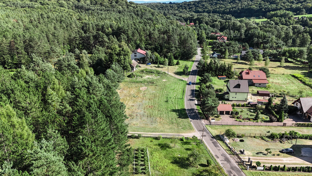 Piękna, ustawna działka w otoczeniu lasu