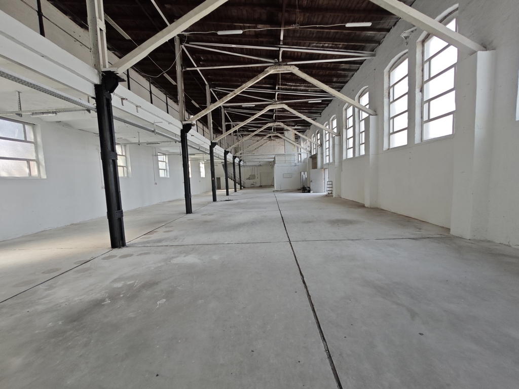 Obiekt komercyjny na sprzedaż  3 800 m2 | Arka Nieruchomości
