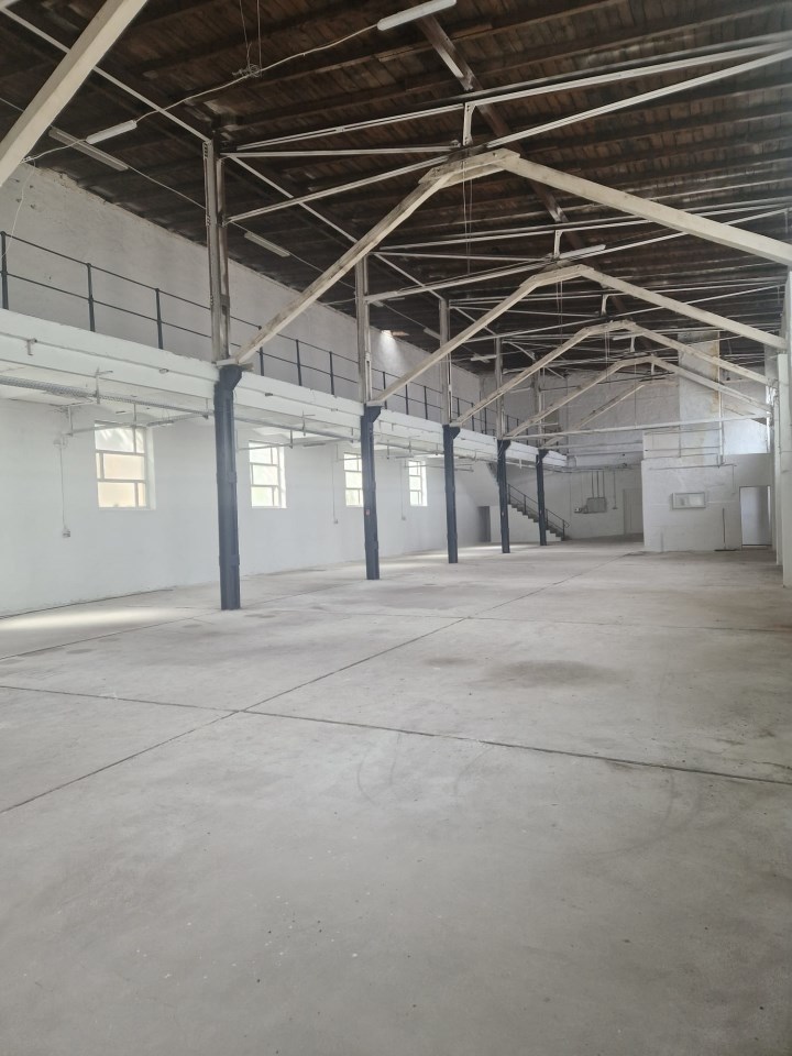 Obiekt komercyjny na sprzedaż  3 800 m2 | Arka Nieruchomości