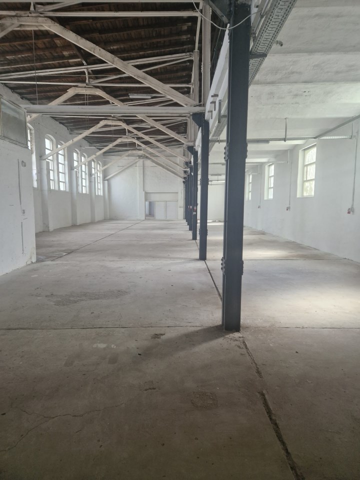 Obiekt komercyjny na sprzedaż  3 800 m2 | Arka Nieruchomości