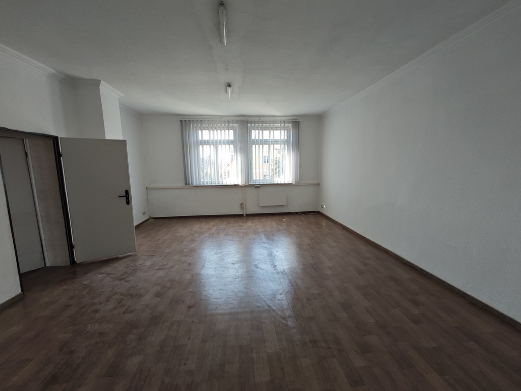 Obiekt komercyjny na sprzedaż  3 800 m2 | Arka Nieruchomości
