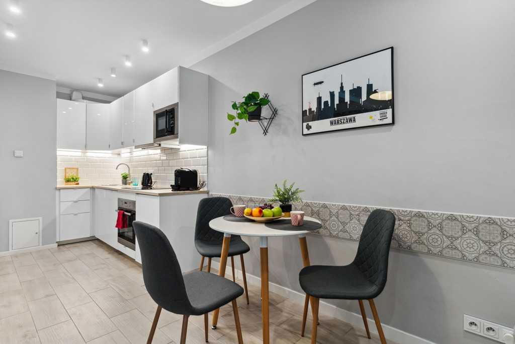 Funkcjonalna kawalerka na Pradze blisko przystanku – zdjęcie 8