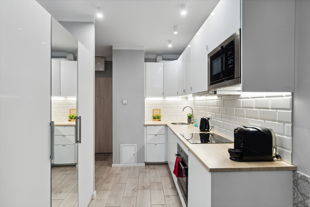 Funkcjonalna kawalerka na Pradze blisko przystanku – zdjęcie 9