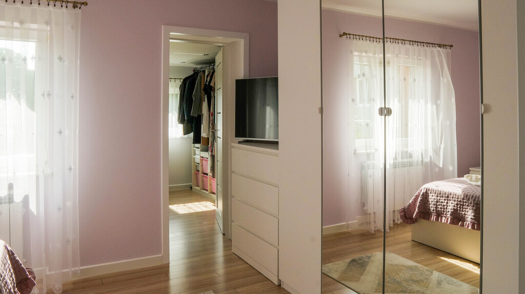 Wykończony dom | piękna działka | las i rzeka – zdjęcie 9