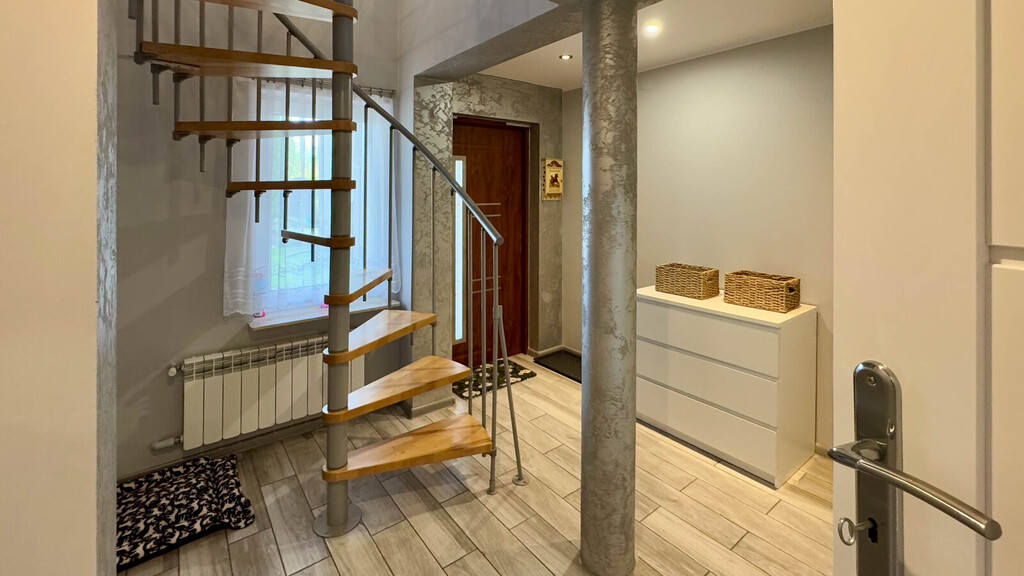 Wykończony dom | piękna działka | las i rzeka – zdjęcie 12