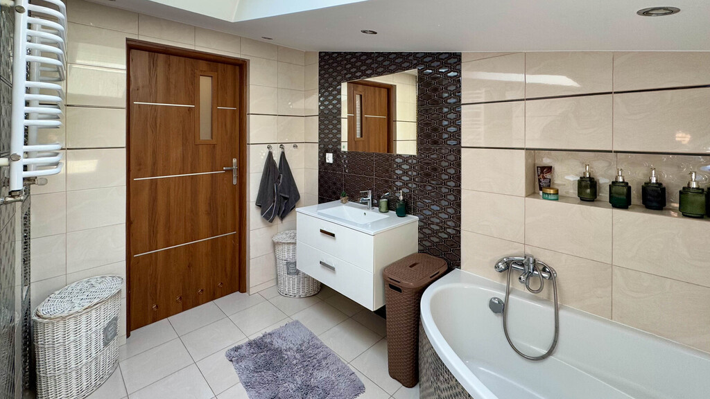 Wykończony dom | piękna działka | las i rzeka – zdjęcie 19