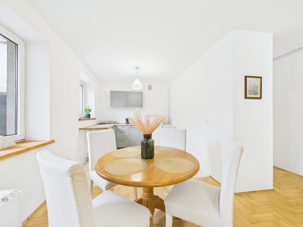 Kawalerka w centrum z garażem | 1 km od Wawelu!