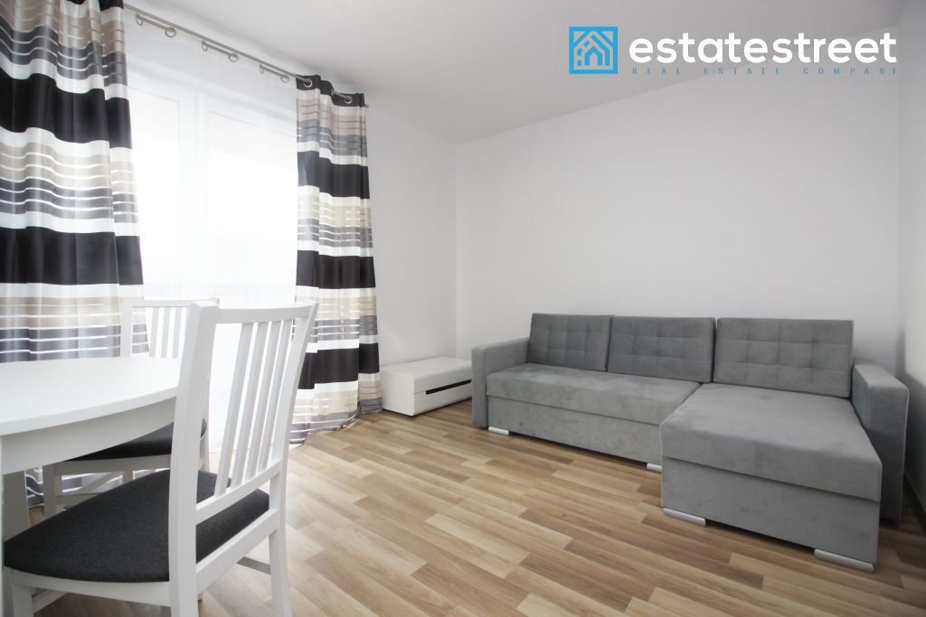 Nowoczesna kawalerka z osobną kuchnią i balkonem!