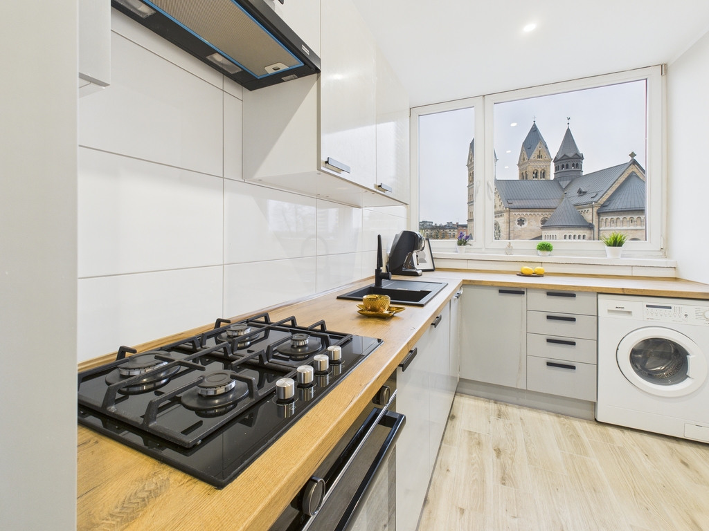 Mieszkanie po remoncie -2 balkony - 4 pokoje