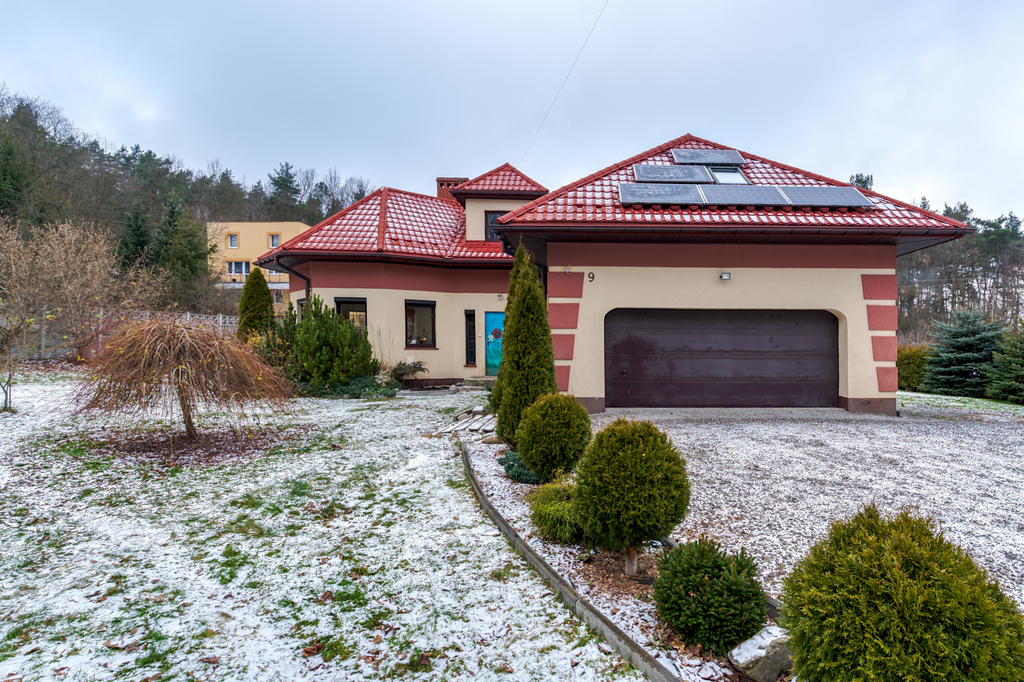 Dom Wolnostojący W Pożądanej Lokalizacji.