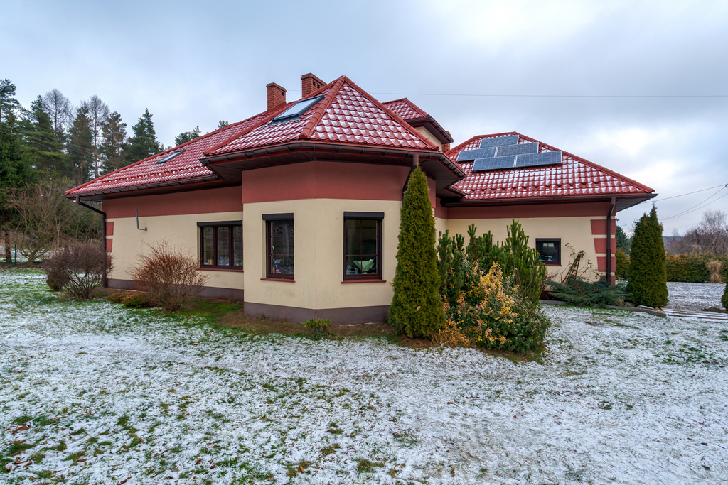 Dom Wolnostojący W Pożądanej Lokalizacji.