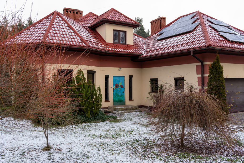 Dom Wolnostojący W Pożądanej Lokalizacji.