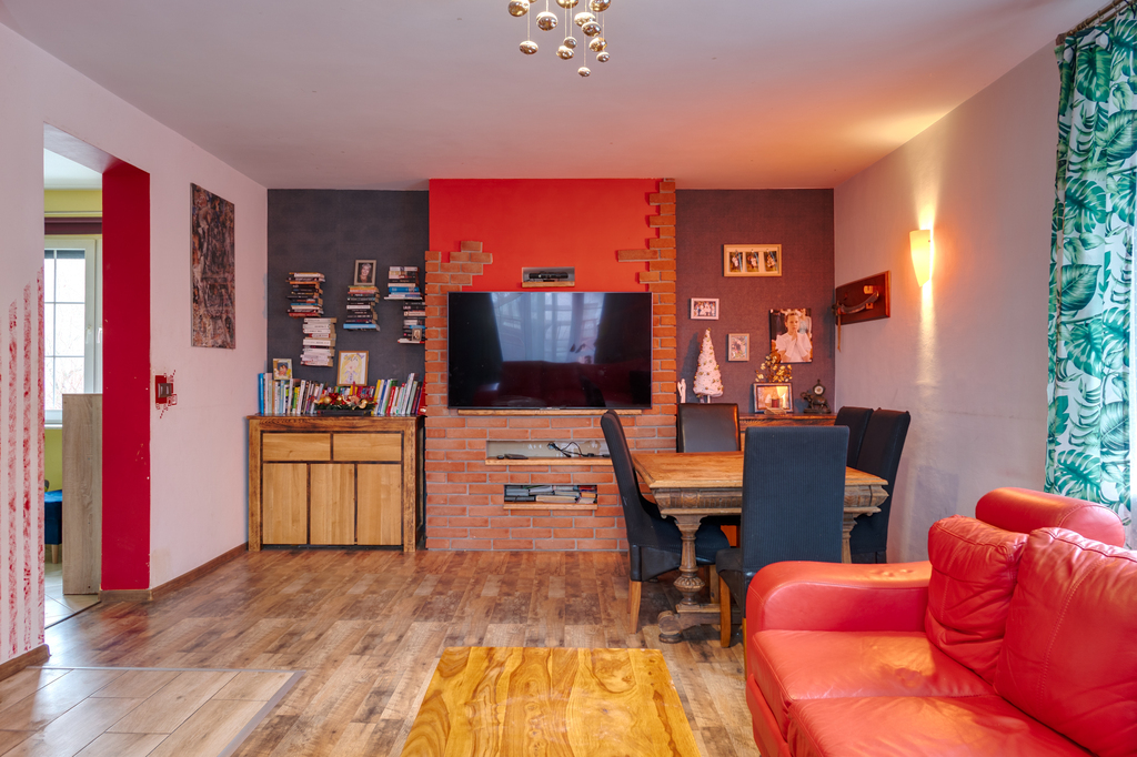 Dom Wolnostojący W Pożądanej Lokalizacji.