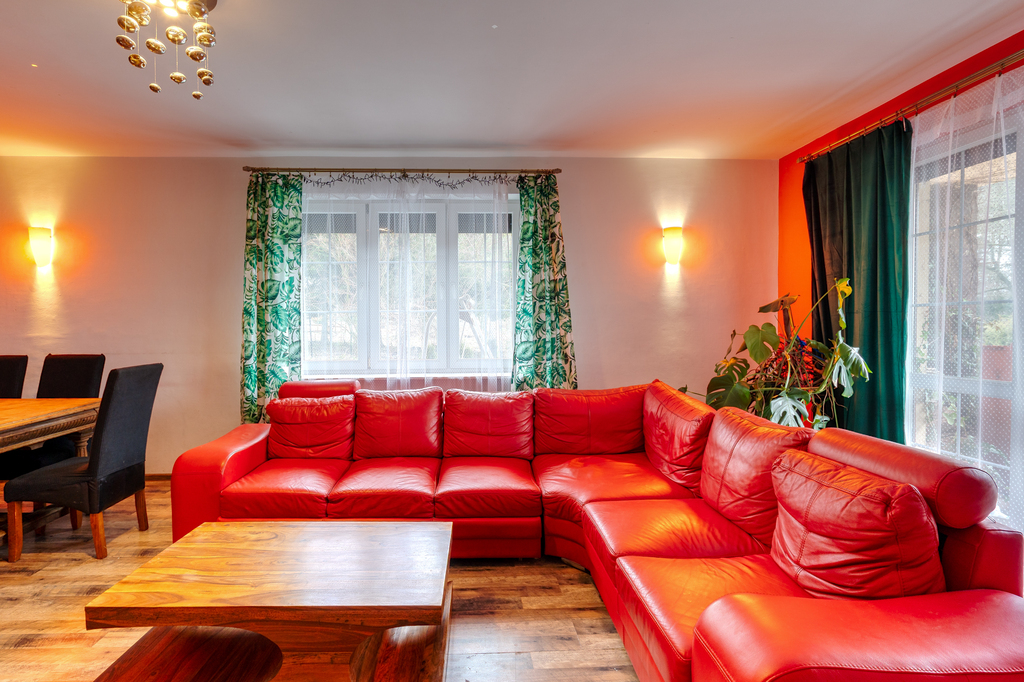 Dom Wolnostojący W Pożądanej Lokalizacji.