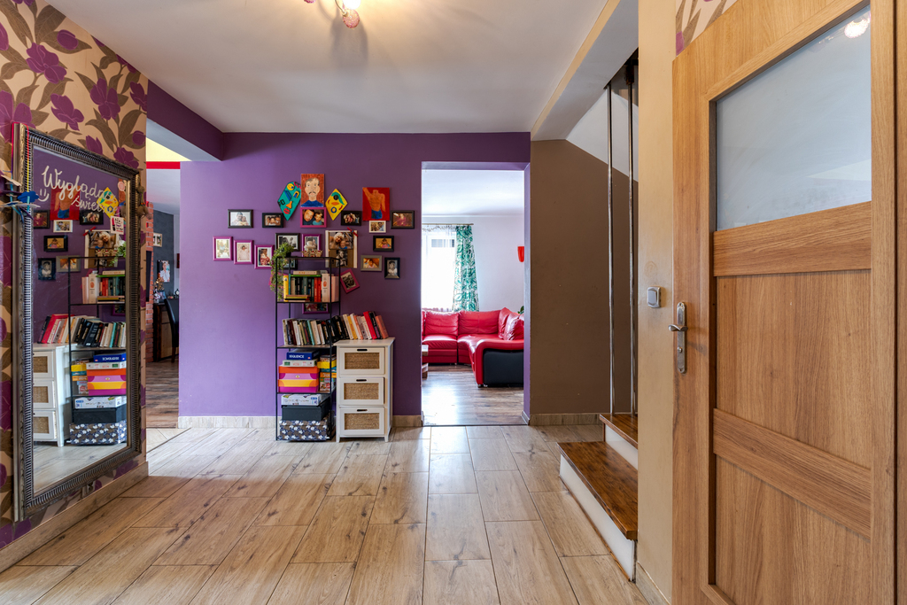 Dom Wolnostojący W Pożądanej Lokalizacji.