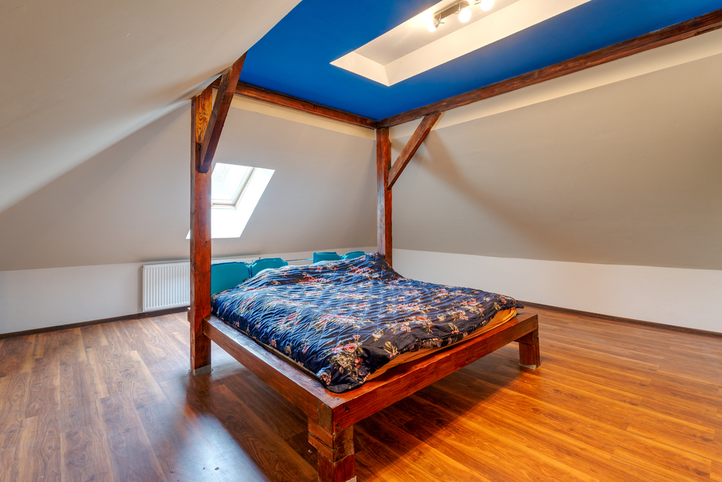 Dom Wolnostojący W Pożądanej Lokalizacji.