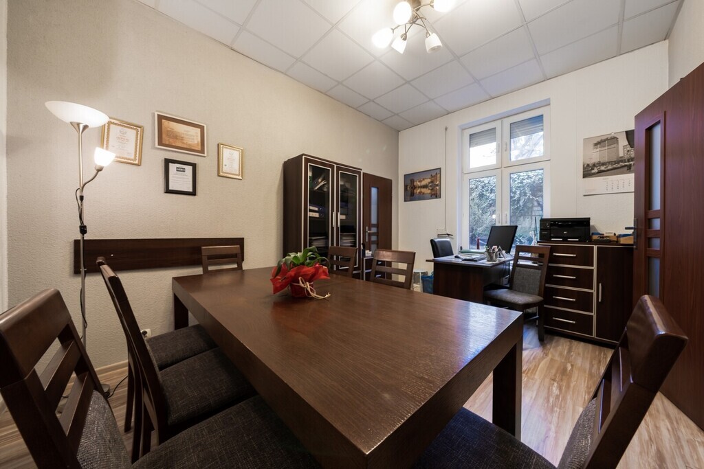 Mieszkanie przystosowane pod lokal usługowy, biuro