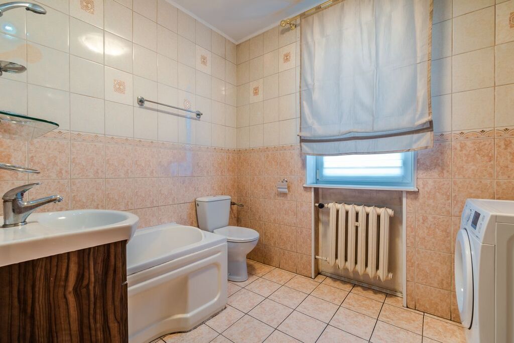 Dom z garażem w doskonałej lokalizacji