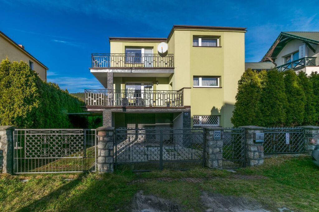 Dom z garażem w doskonałej lokalizacji