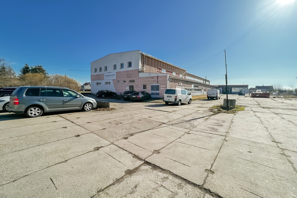 Hala o powierzchni 3000m2 w Cedrach Wielkich