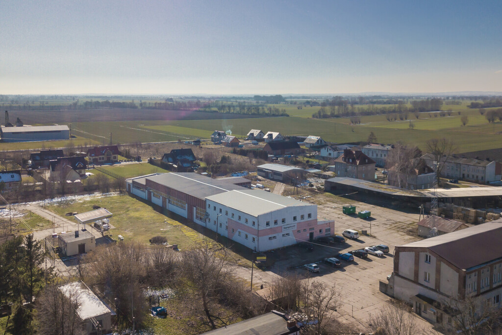 Hala o powierzchni 3000m2 w Cedrach Wielkich