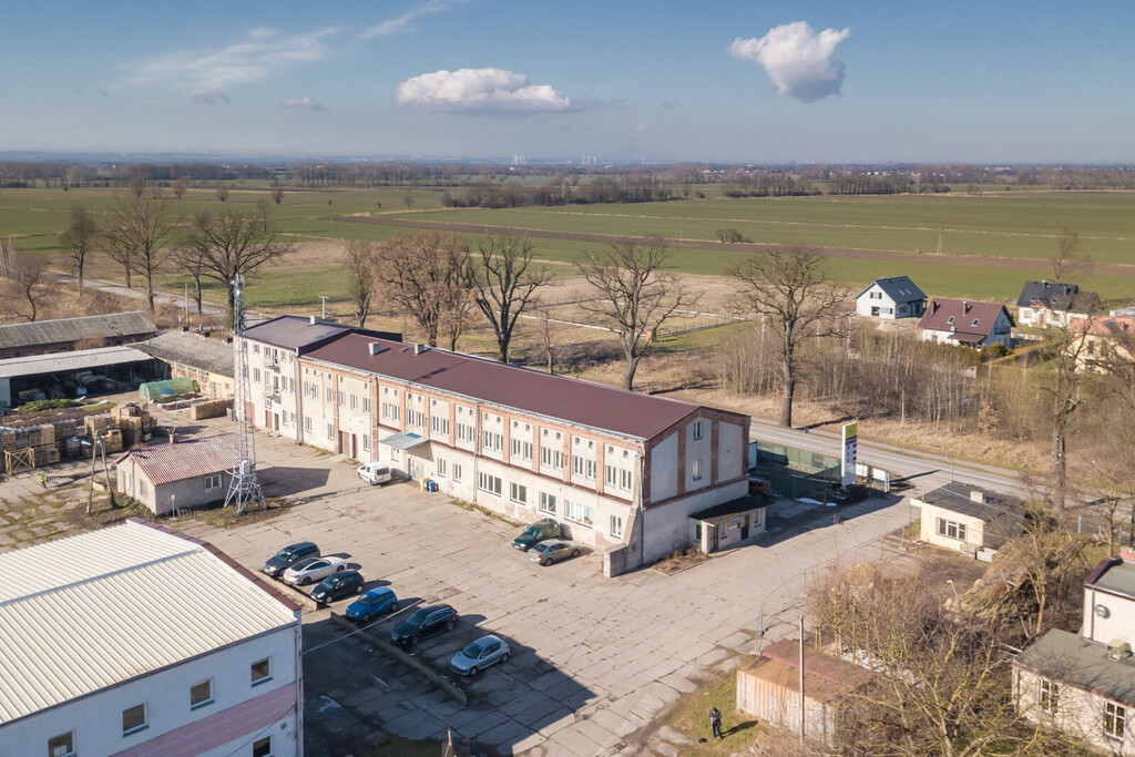 Hala o powierzchni 3000m2 w Cedrach Wielkich