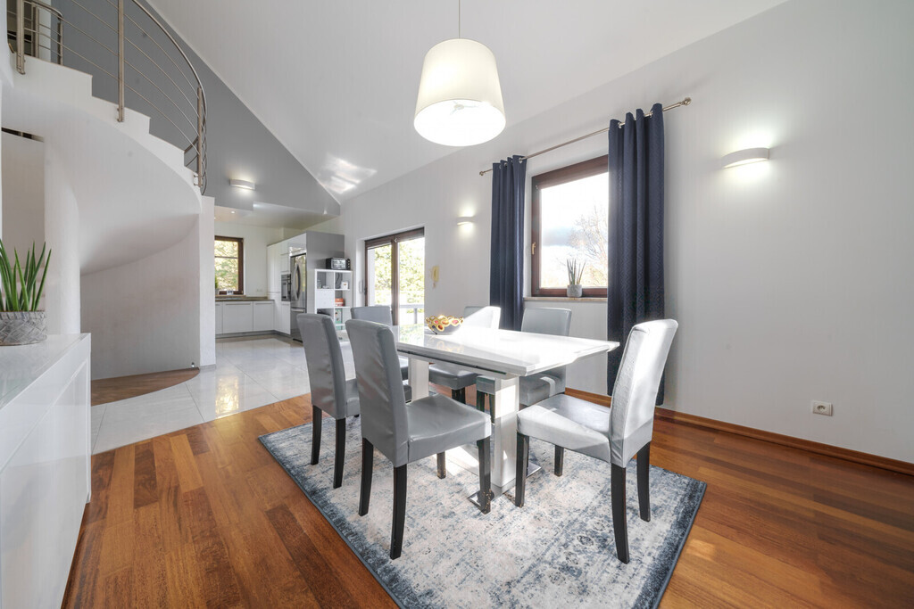 Wyjątkowy dom z antresolą i dużym ogrodem