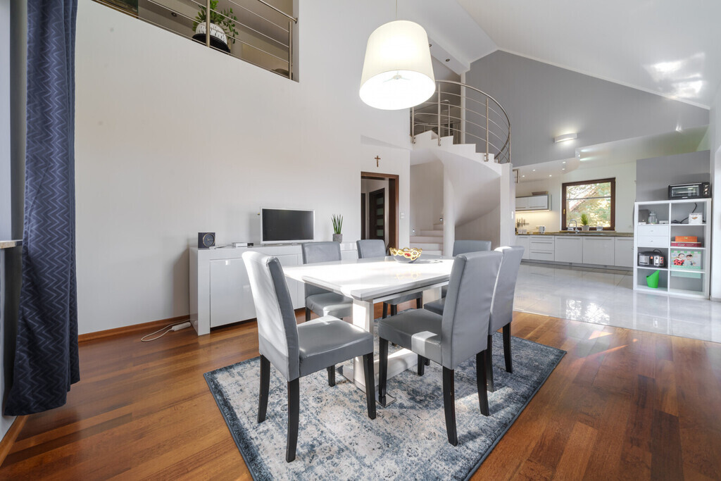 Wyjątkowy dom z antresolą i dużym ogrodem