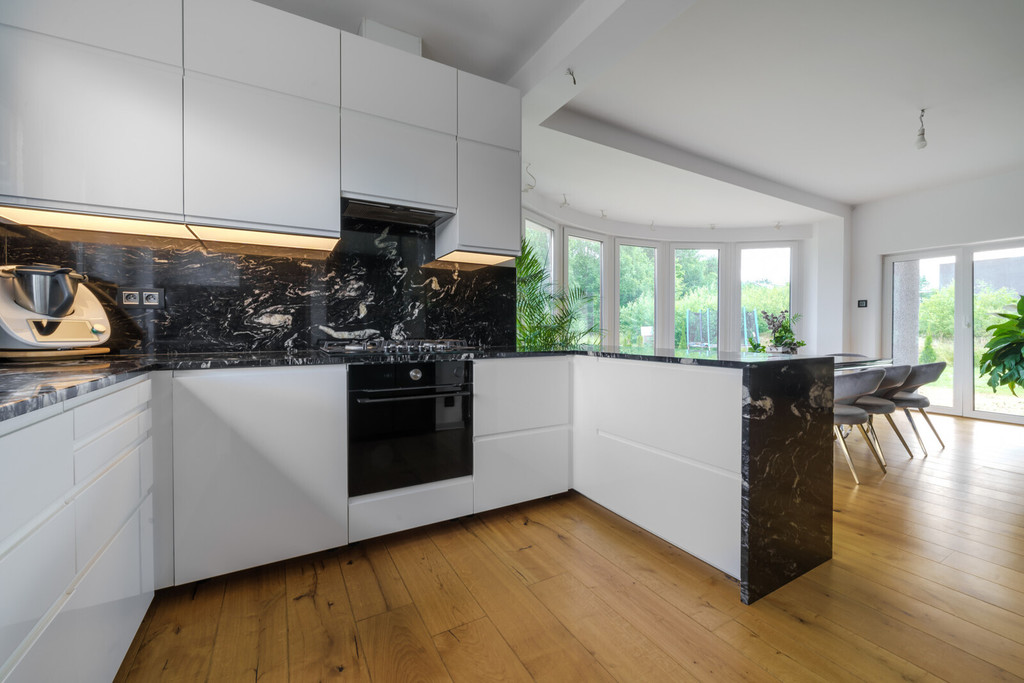 Nowoczesny, duży dom z dogodnym dojazdem KOBYSEWO