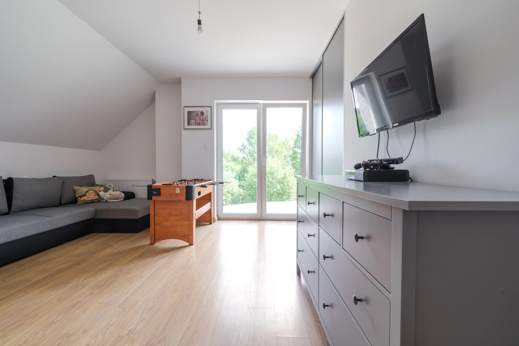 Nowoczesny, duży dom z dogodnym dojazdem KOBYSEWO