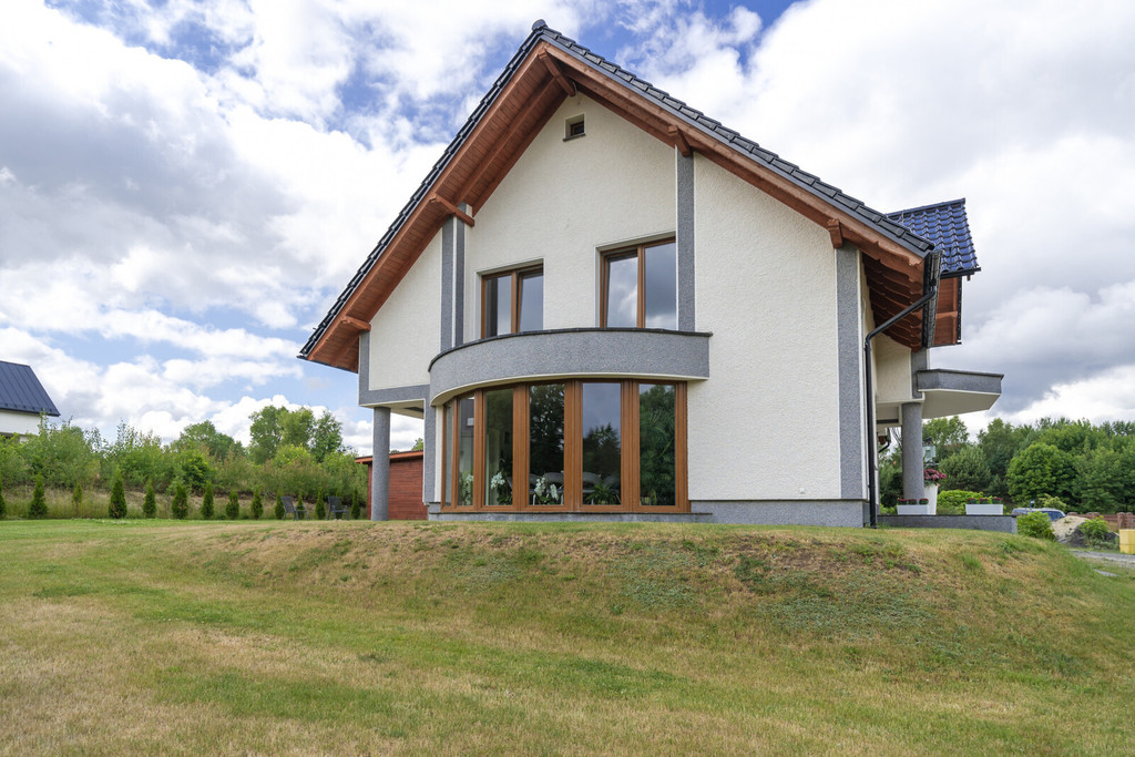 Nowoczesny, duży dom z dogodnym dojazdem KOBYSEWO