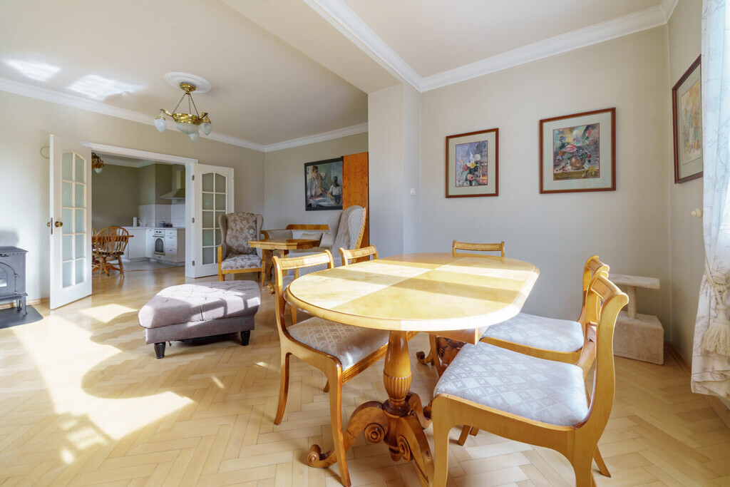 Elegancki Dom w Gdyni: Przestrzeń tuż przy lesie