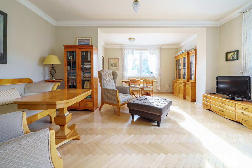 Elegancki Dom w Gdyni: Przestrzeń tuż przy lesie